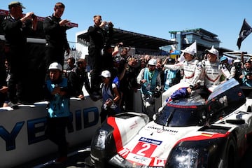 Timo Bernhard, Earl Bamber y Brendon Hartley se han proclamado vencedores de las 24 horas de Le Mans con el Porsche número dos