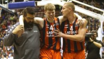 Davis Bertans, tras lesionarse de gravedad el pasado 26 de marzo en Mil&aacute;n.