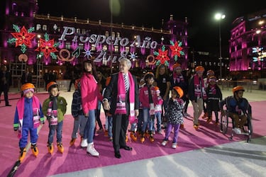 ¡Ya puedes asistir a la pista de hielo del Zócalo de la CDMX!