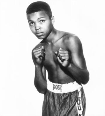Muhammad Ali en su primer combate (1954) con 12 a?os en peso mosca.