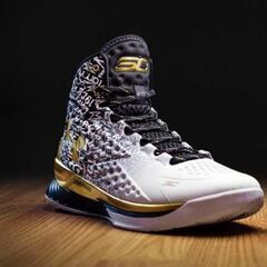 Under Armour: homenaje al MVP de Curry con estas zapatillas