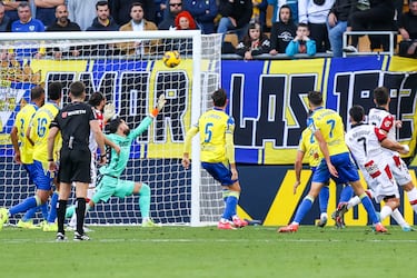 Un Cdiz-Levante con ritmo y ocasiones, pero sin goles