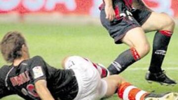 <b>HABITUAL EN EL ONCE. </b>Bernardo Romeo se va de un jugador del Athletic de Bilbao.