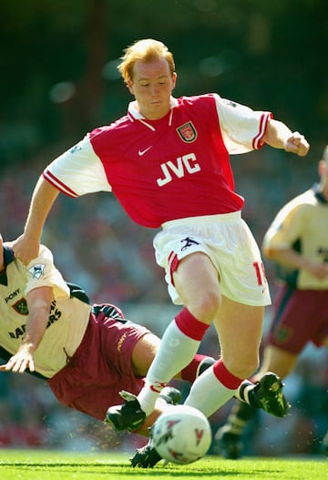 John Hartson, internacional galés en 51 ocasiones. En la imagen como jugador del Arsenal en 1996.