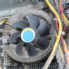 Un técnico paga 19 euros por una carcasa sucia y acaba descubriendo un tesoro de 6.800 euros