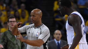 OAKLAND, CA - MAY 14: Draymond Green #23 of the Golden State Warriors is called for a technical foul by referee Marc Davis #8 during Game One of the NBA Western Conference Finals at ORACLE Arena on May 14, 2017 in Oakland, California. NOTE TO USER: User expressly acknowledges and agrees that, by downloading and or using this photograph, User is consenting to the terms and conditions of the Getty Images License Agreement.   Thearon W. Henderson/Getty Images/AFP
 == FOR NEWSPAPERS, INTERNET, TELCOS &amp; TELEVISION USE ONLY ==