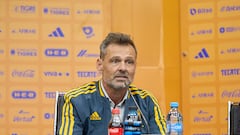 Diego Cocca during a press conference for the Tigers.