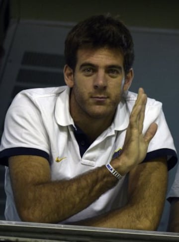 Argentina's tennis player Juan Martin Del Potro gestures before the start of the Copa Libertadores 2015 round before the quarterfinals second leg football match between Argentina's Boca Juniors and Argentina's River Plate at the "Bombonera" stadium in Buenos Aires, Argentina, on May 14, 2015. AFP PHOTO / JUAN MABROMATA