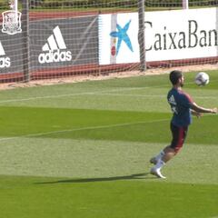 Nueva delicatessen de Isco: control con el pecho y gol