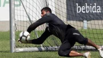 <b>Confiado</b>. El portero malaguista Gustavo Munúa confía en que su equipo logre superar al Atlético de Madrid en su estreno liguero, pese a la calidad del rival