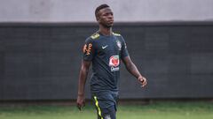 Vinicius se entrena con Brasil en Los &Aacute;ngeles.