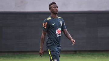 Vinicius se entrena con Brasil en Los &Aacute;ngeles.