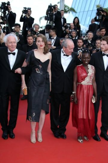 Los directores Jean-Pierre Dardenne y Luc Dardenne acompañados por las actrices Adele Haenel y Nadege Ouedraogo 