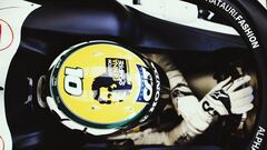 Casco del piloto francés Pierre Gasly homenajeando a Ayrton Senna. 
