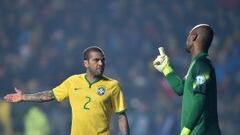 Concepci&oacute;n, Chile. 27 de junio. Dani Alves durante el encuentro entre Brasil y Paraguay por cuartos de final de Copa Am&eacute;rica.