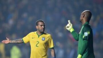 Concepción, Chile. 27 de junio. Dani Alves durante el encuentro entre Brasil y Paraguay por cuartos de final de Copa América.
