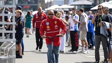 Ferrari's British driver Lewis Hamilton arrives at the first practice session of the Mexico City Formula One Grand Prix at the Hermanos Rodriguez racetrack in Mexico City on October 24, 2025. (Photo by Alfredo ESTRELLA / AFP)