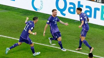 Soccer Football - FIFA World Cup Qatar 2022 - Group C - Poland v Argentina - Stadium 974, Doha, Qatar - November 30, 2022 Argentina's Alexis Mac Allister celebrates scoring their first goal with Angel Di Maria and Nahuel Molina REUTERS/Issei Kato