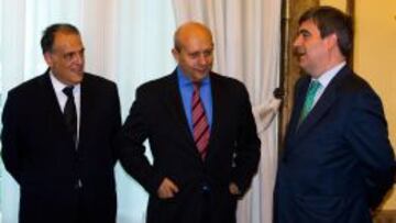 El presidente de la LFP, Javier Tebas, el Ministerio de Cultura y Deporte, Igancio Wert y el presidente del Consejo Superior de Deportes, Miguel Cardenal.