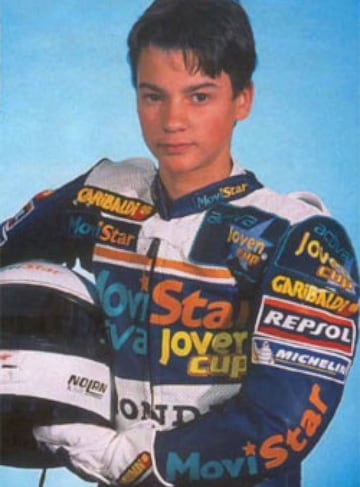 En 1999, Dani Pedrosa inició las pruebas para la Movistar Junior Cup. Como anécdota, Pedrosa es esa época nunca había competido en un circuito de competición y debido a la baja altura del piloto tenía dificultad para llegar con los pies al suelo debido a la altura de la moto. Dani pasó las pruebas de selección y participó en la Movistar Activa cup en la que terminó octavo.