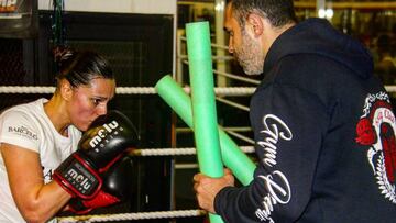 Joana Pastrana durante un entrenamiento con su entrenador, Carlos Formento.