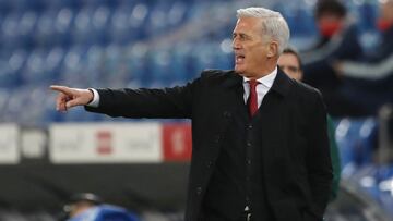 Soccer Football - UEFA Nations League - League A - Group 4 - Switzerland v Spain - St. Jakob-Park, Basel, Switzerland - November 14, 2020 Switzerland coach Vladimir Petkovic reacts REUTERS/Arnd Wiegmann