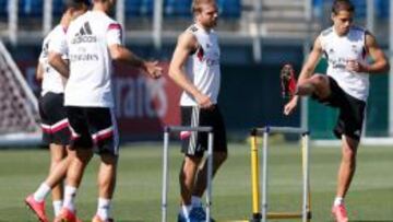 Chicharito sigue con su puesta a punto en Valdebebas