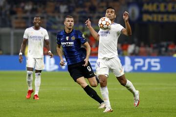 Edin Dzeko y Carlos Casemiro.