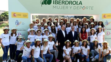 GRAF4487. MADRID, 15/07/2019.- El ministro de Cultura y Deporte, Jos&eacute; Guirao (c), el presidente de Iberdrola, Ignacio S&aacute;nchez Gal&aacute;n (c-i), y la presidenta del CSD, Mar&iacute;a Jos&eacute; Rienda (c-d), durante la fotograf&iacute;a de