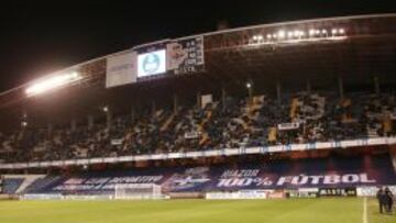 LA GRADA DE MARATÓN, CERRADA. El Deportivo cerró la Grada Maratón inferior donde se ubican los Riazor Blues para dos partidos. Fueron los dos ante el Málaga, uno en Copa y otro de Liga, en el que además se colocó una gran pancarta que decía “Riazor, 100% fútbol”. Fue esta una medida mucho menos contundente de la que llevó a cabo el Atlético, que expulsó al Frente Atlético como peña oficial de la entidad.