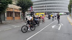 Tremenda imagen: Vingegaard, llegando a su bus ‘por la gatera’ tras suspenderse la etapa