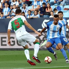 El Málaga se pasea ante el Elche y ya le espera el Deportivo en la promoción