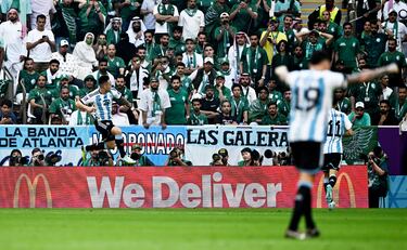 Otro gol anulado de Argentina. Esta vez del delantero del Inter Lautaro. El Papu Gómez filtró el balón y el delantero se quedó ante Mohammed Al -Owa, que con una vaselina consiguió traspasar la línea de gol. Finalmente el colegiado lo anuló. 

