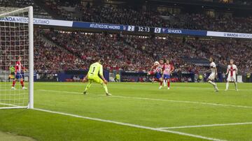 3-0. El VAR concedi¨® el tercer gol a Koke.