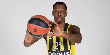 Este ex del Estudiantes ha dado un paso al frente en su segunda campaña en Estambul. Prolífico anotador, es uno de los mejores triplistas de la competición. Sufrió una escalofriante caída ante el Baskonia a principios de año.