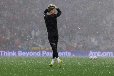 El calentamiento se vió afectado por una lluvia torrencial con granizo. 