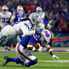 Why did Stephon Gilmore sign with the Minnesota Vikings after his time with the Dallas Cowboys?