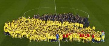 El futbolista hispano brasileño ha recibido un homenaje hoy por el Villarreal en un amistoso en El Madrigal con su actual equipo, el Cosmos de Nueva York.