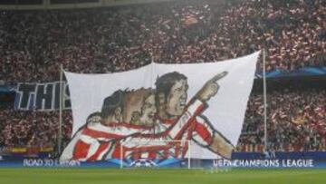 Ante el Milán el fondo sur mostró este espectacular tifo.
