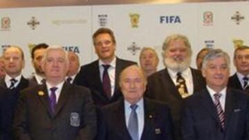 <b>FOTO DE FAMILIA. </b>La International Board se reunió ayer en el Celtic Manor Resort de Newport, Gales.