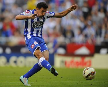 Militó en las filas del Depor entre 2013 y 2015. Jugó 38 encuentros y marcó 9 goles. 