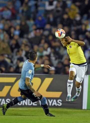 Uruguay golea a Colombia 3-0 en el Centenario