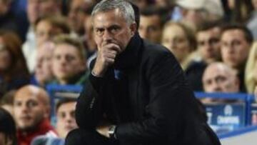 Mourinho, el miércoles en el partido contra el Basilea en Stamford Bridge.