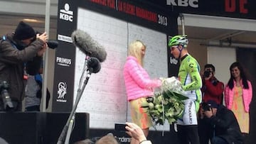 Sagan se disculpa con la azafata a la que pellizc車 el trasero
