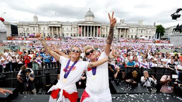 LONDON, ENGLAND - AUGUST 01: Rachel Daly and Millie Bright of England celebrate during the England Women's Team Celebration at Trafalgar Square on August 01, 2022 in London, England. The England Women's Football team beat Germany 2-1 in the Final of The UEFA European Women's Championship last night at Wembley Stadium.  (Photo by Lynne Cameron - The FA/The FA via Getty Images)