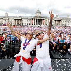 Trafalgar Square vibrates with the new European champions