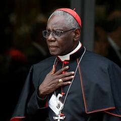 Quién es Robert Sarah, el polémico cardenal africano que está en la carrera para suceder al papa Francisco