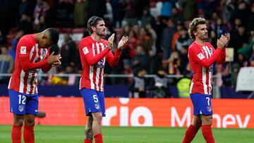 Samuel Lino, De Paul y Griezmann saludan a la afición tras ganar al Athletic.