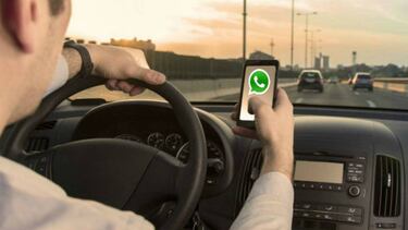 La DGT propone quitar 6 puntos de carné por usar WhatsApp conduciendo