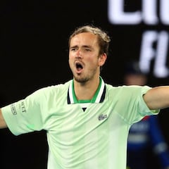 Medvedev, a semifinales tras salvar un 0-2 y punto de partido